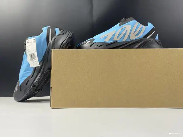 Yeezy ADIDAS GZ3079 'Bright MNVN Cyan' 700 Boost 0520